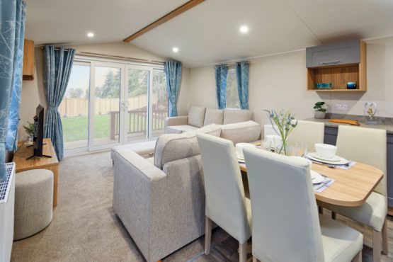 [INT]-2022-Willerby-Malton-lounge-from-dining-room_900x600